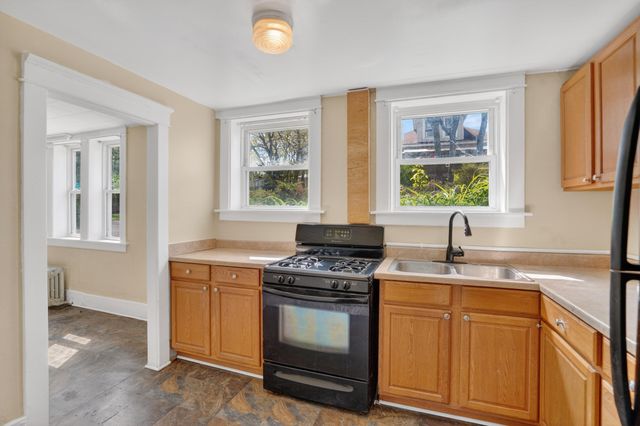 439 W Columbia Avenue, Battle Creek, MI 49015