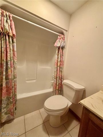 4175 Fawn Trail NE A, Warren, OH 44483