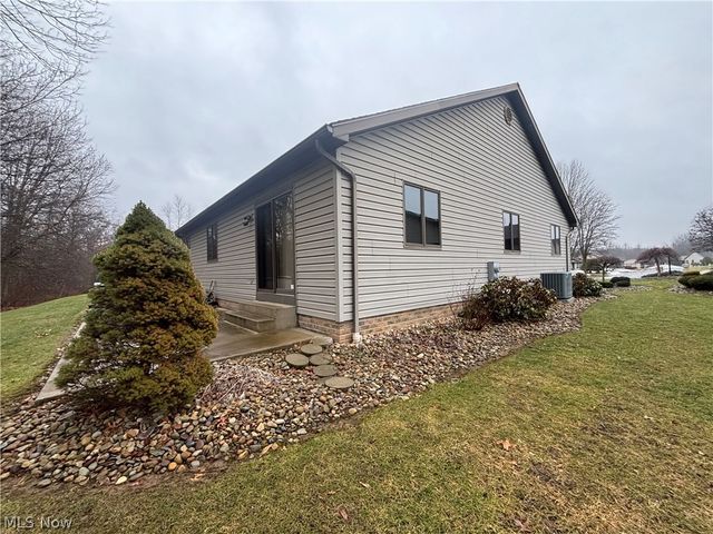 4175 Fawn Trail NE A, Warren, OH 44483