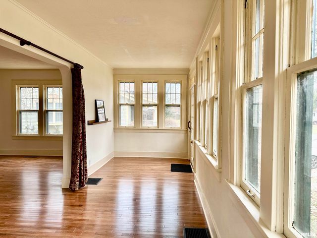 702 W CHERRY Street, Carbondale, IL 62901