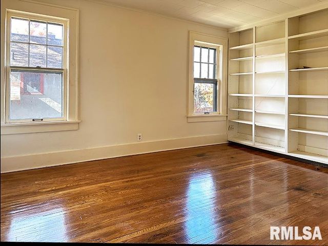 702 W CHERRY Street, Carbondale, IL 62901