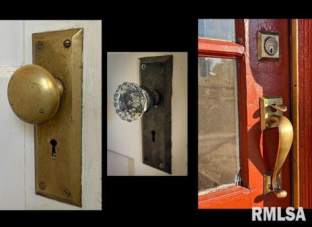 702 W CHERRY Street, Carbondale, IL 62901