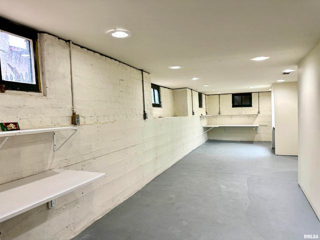 702 W CHERRY Street, Carbondale, IL 62901