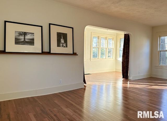 702 W CHERRY Street, Carbondale, IL 62901