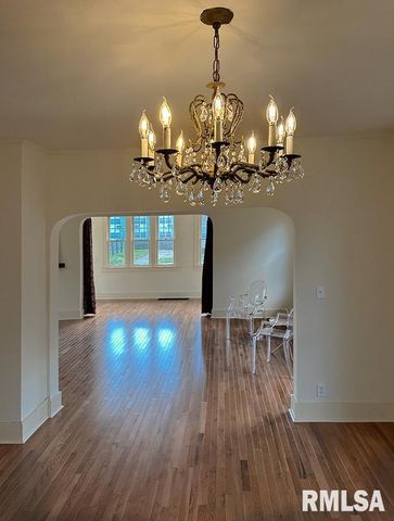 702 W CHERRY Street, Carbondale, IL 62901