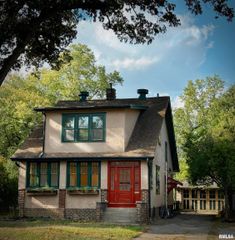 702 W CHERRY Street, Carbondale, IL 62901