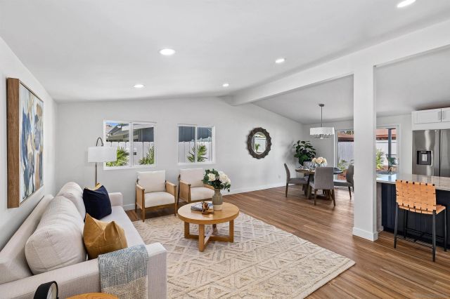 5284 Winthrop St, San Diego, CA 92117