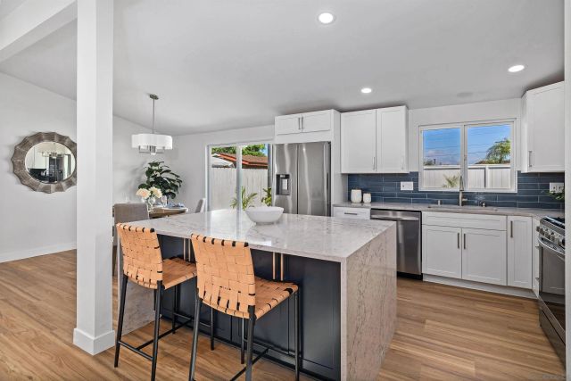 5284 Winthrop St, San Diego, CA 92117