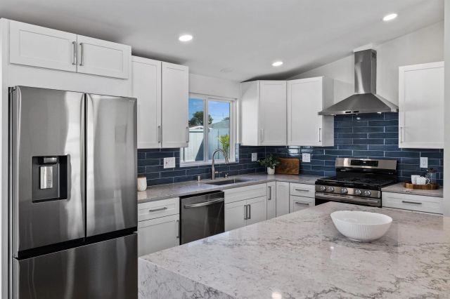 5284 Winthrop St, San Diego, CA 92117