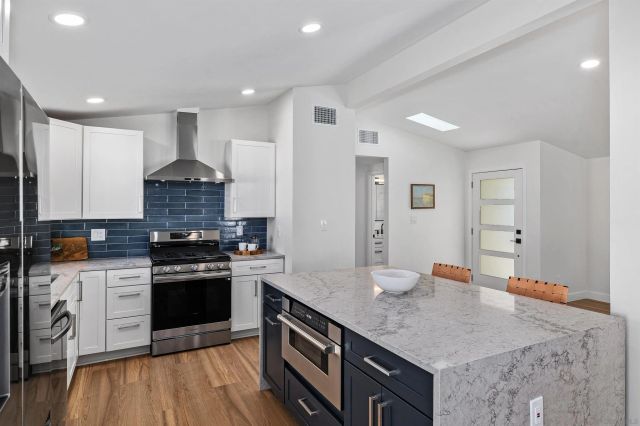 5284 Winthrop St, San Diego, CA 92117