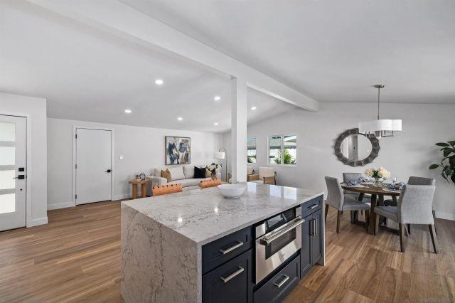 5284 Winthrop St, San Diego, CA 92117