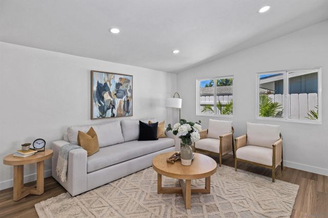 5284 Winthrop St, San Diego, CA 92117