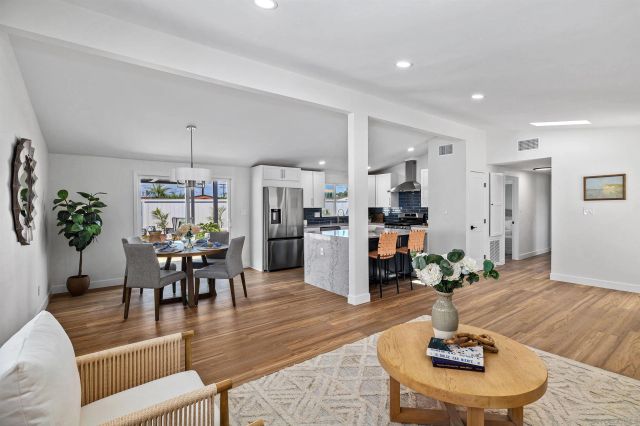 5284 Winthrop St, San Diego, CA 92117