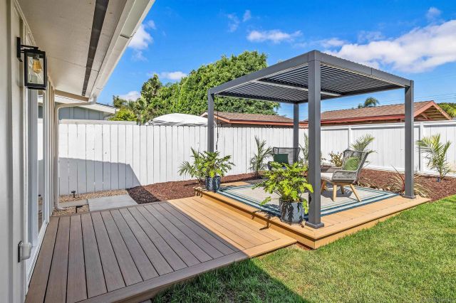 5284 Winthrop St, San Diego, CA 92117