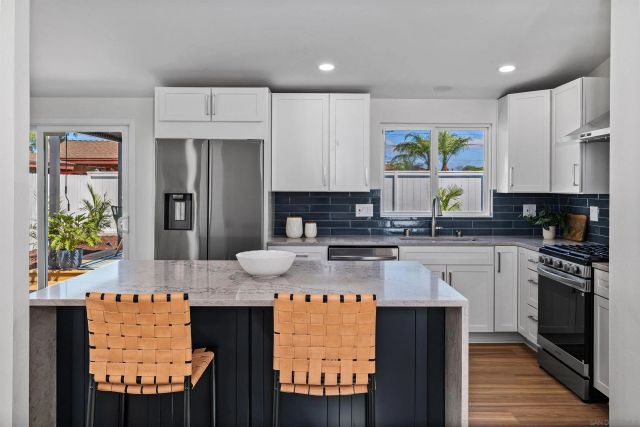 5284 Winthrop St, San Diego, CA 92117