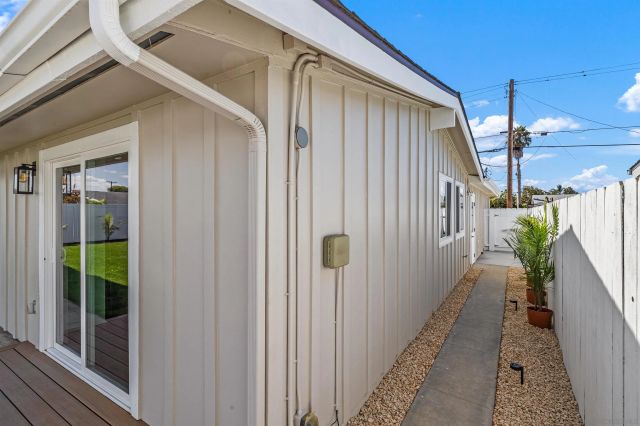 5284 Winthrop St, San Diego, CA 92117