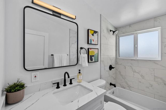 5284 Winthrop St, San Diego, CA 92117