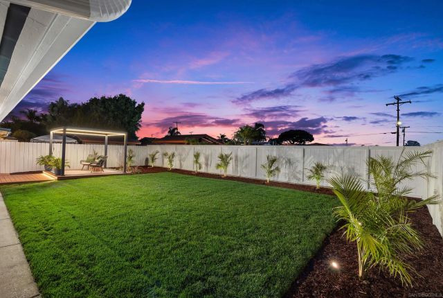 5284 Winthrop St, San Diego, CA 92117