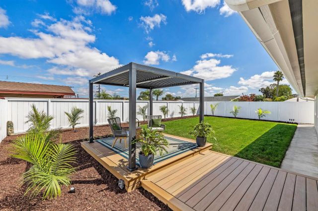 5284 Winthrop St, San Diego, CA 92117