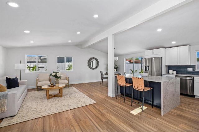 5284 Winthrop St, San Diego, CA 92117