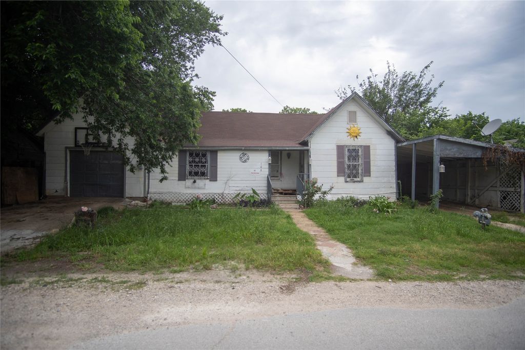 106 S Watson Street, Alvarado, TX 76009