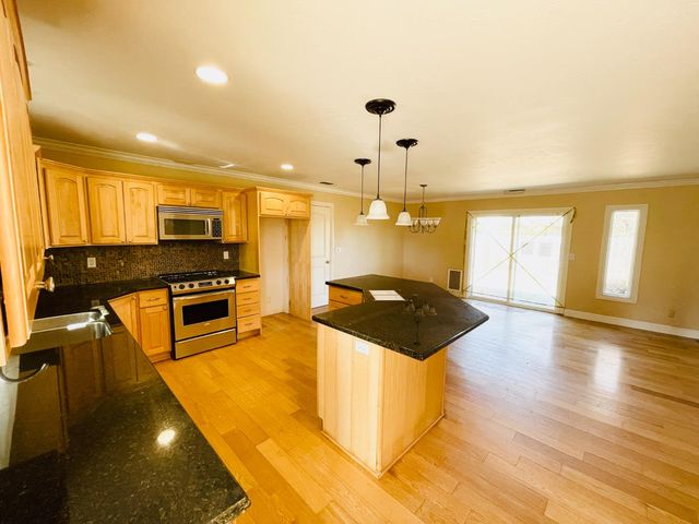 137 Cypress Hill Dr, Grass Valley, CA 95945