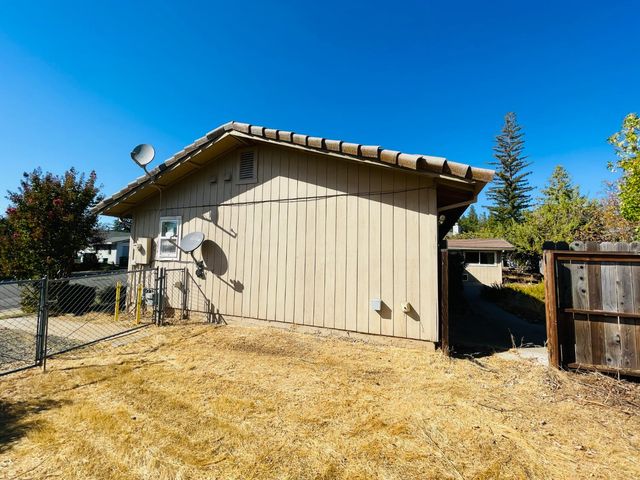 137 Cypress Hill Dr, Grass Valley, CA 95945