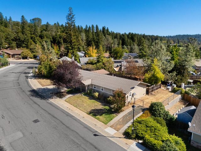 137 Cypress Hill Dr, Grass Valley, CA 95945