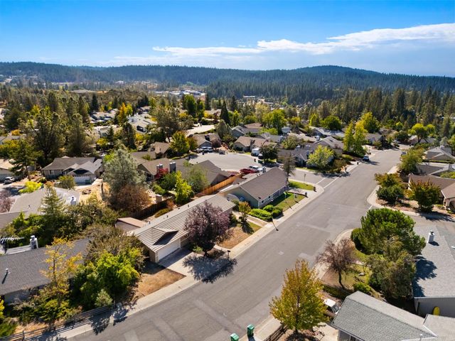 137 Cypress Hill Dr, Grass Valley, CA 95945