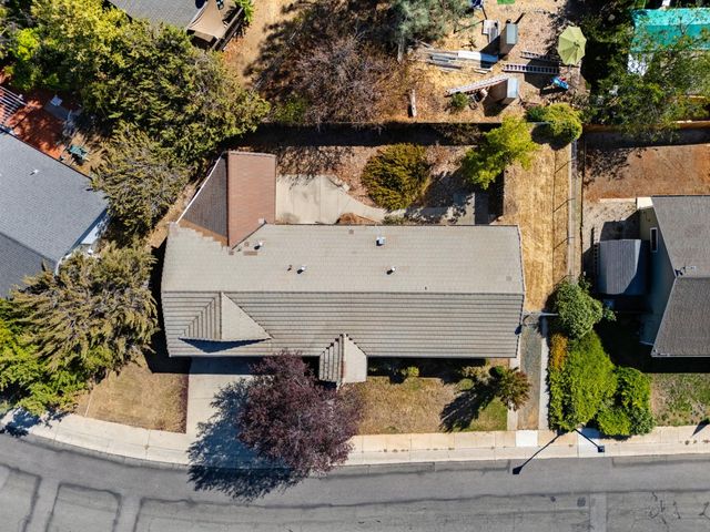 137 Cypress Hill Dr, Grass Valley, CA 95945
