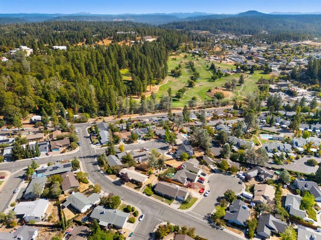 137 Cypress Hill Dr, Grass Valley, CA 95945