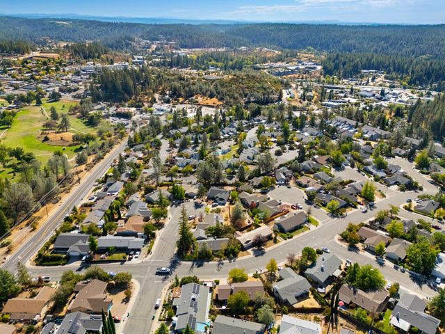 137 Cypress Hill Dr, Grass Valley, CA 95945