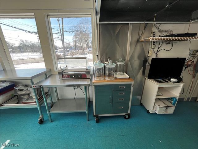 2036 East Avenue, Akron, OH 44314