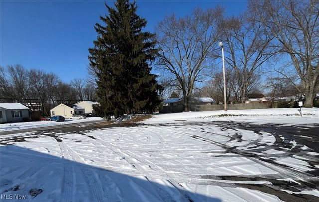 2036 East Avenue, Akron, OH 44314