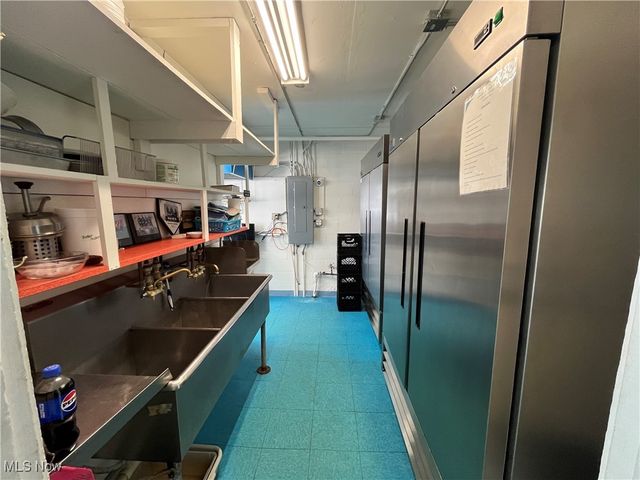 2036 East Avenue, Akron, OH 44314