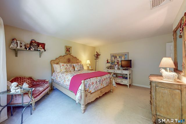 12 Lyndenwood Drive, Brookfield, CT 06804