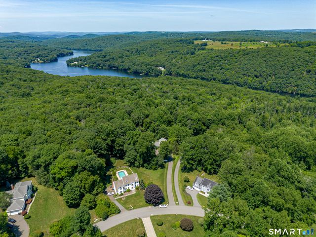 12 Lyndenwood Drive, Brookfield, CT 06804