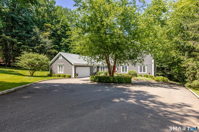 12 Lyndenwood Drive, Brookfield, CT 06804