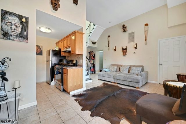 14 Jacques 11, Elizabeth City, NJ 07201