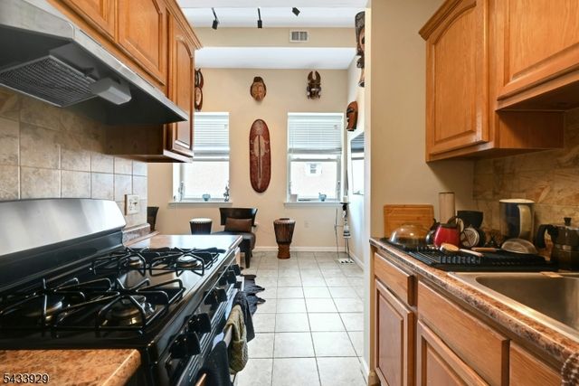 14 Jacques 11, Elizabeth City, NJ 07201
