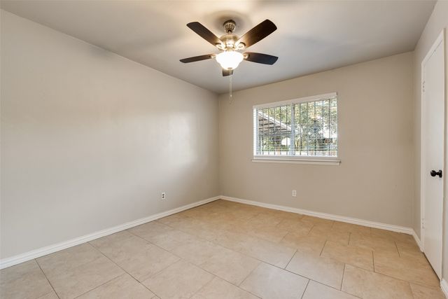 9829 GROVE OAKS Valley, Dallas, TX 75217