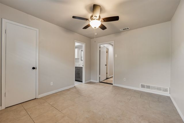 9829 GROVE OAKS Valley, Dallas, TX 75217