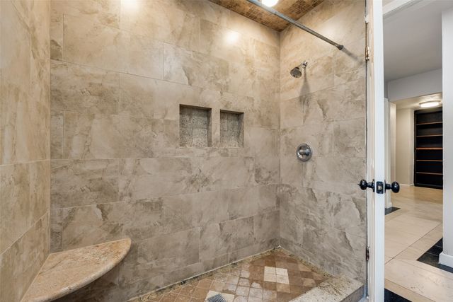 9829 GROVE OAKS Valley, Dallas, TX 75217