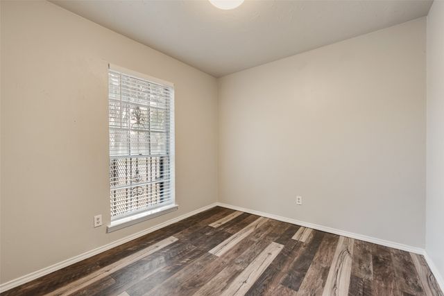 9829 GROVE OAKS Valley, Dallas, TX 75217