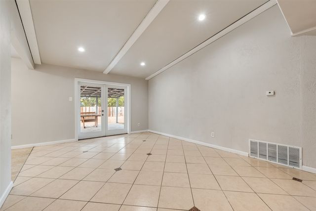 9829 GROVE OAKS Valley, Dallas, TX 75217