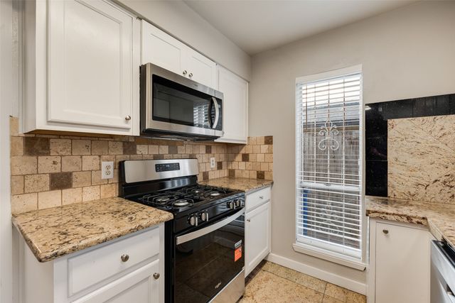 9829 GROVE OAKS Valley, Dallas, TX 75217