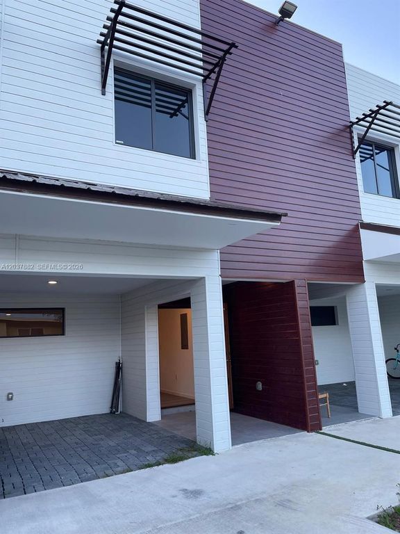 916 NW 8th St 4, Florida City, FL 33034