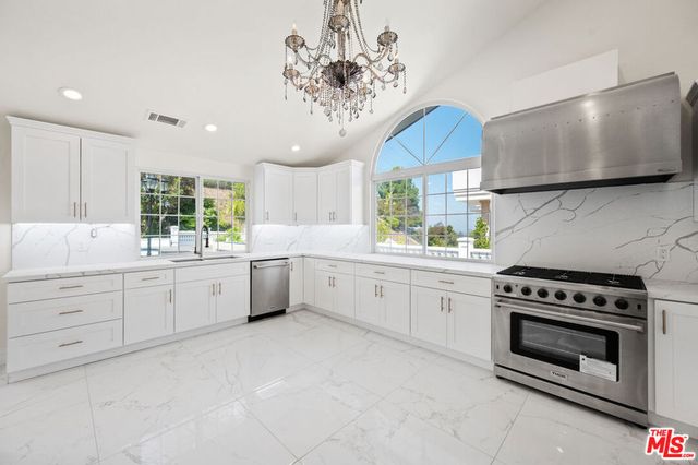 3856 Vista Linda Drive, Encino, CA 91316