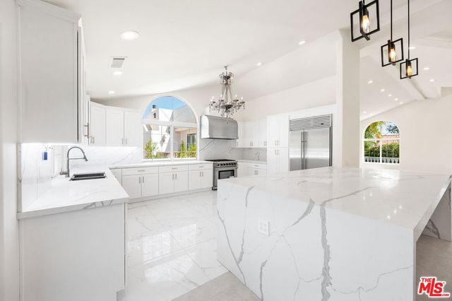 3856 Vista Linda Drive, Encino, CA 91316