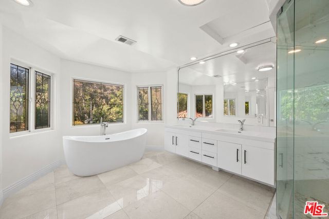 3856 Vista Linda Drive, Encino, CA 91316